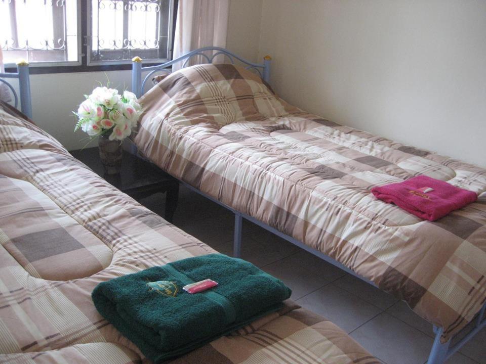 Srikrung Guesthouse Phra Nakhon Si Ayutthaya Quarto foto